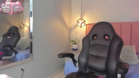  S U N N Y online show from October 2025 12:28:02 PM