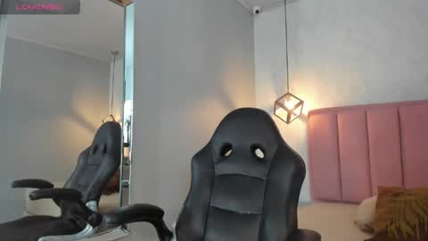  S U N N Y online show from April 2026 12:52:02 PM