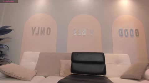 Snapshot of sunnyrivers_ chatting on December 2024 12:50:02 AM Sunny Rivers online show from December 2024 12:50:02 AM