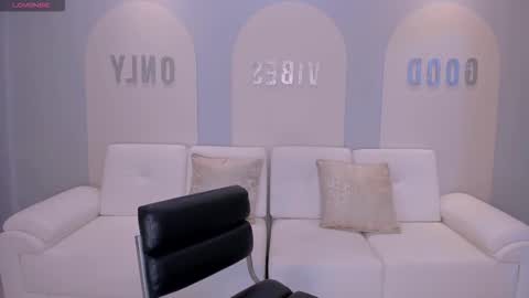 Sunny Rivers online show from October 2025 03:52:01 PM