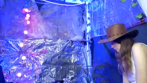 Snapshot of super_jony chatting on October 2025 04:09:01 PM super jony and Marta GMT 1300-1800 every day online show from October 2025 04:09:01 PM