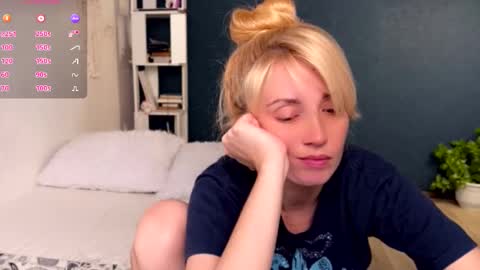 Snapshot of super_peach_stream chatting on October 2025 04:29:01 PM ANNApvt open full info in bio online show from October 2025 04:29:01 PM