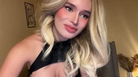 Snapshot of surprisecockmia chatting on November 2025 07:57:01 PM Mia online show from November 2025 07:57:01 PM