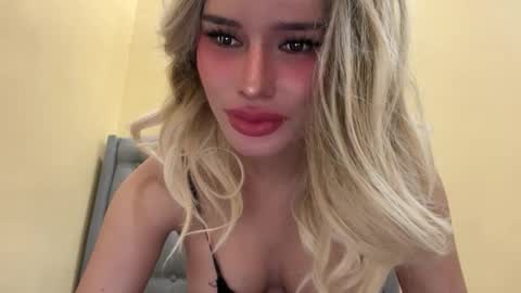 Mia online show from January 2026 06:19:01 AM