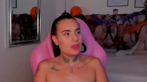 Susan online show from October 2025 09:48:02 PM