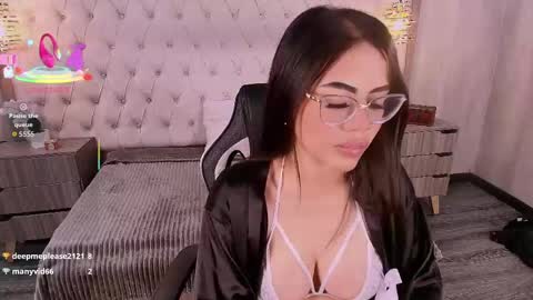 Snapshot of susan_voltaire chatting on May 2026 02:45:01 PM susan_voltaire online show from May 2026 02:45:01 PM
