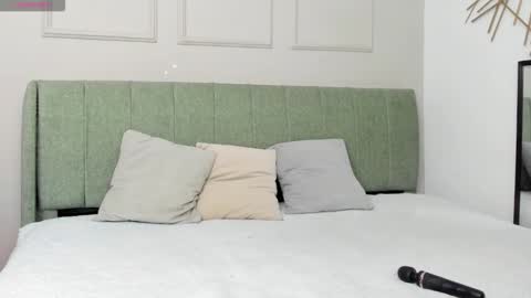 Amelia  online show from November 2025 12:27:02 PM