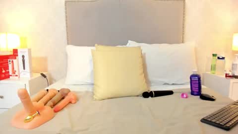 susanthomass online show from February 2026 08:05:01 PM