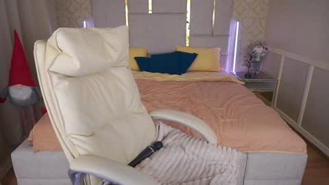 Snapshot of susiewood chatting on December 2024 04:01:02 AM Susie online show from December 2024 04:01:02 AM