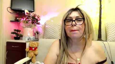 Snapshot of susiexnoreen chatting on June 2026 02:25:01 AM SusiexNoreen online show from June 2026 02:25:01 AM