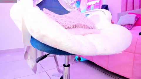 Sussan Nicole  online show from February 2025 12:25:02 PM