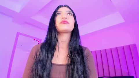 Sussan Nicole  online show from October 2025 12:11:01 PM