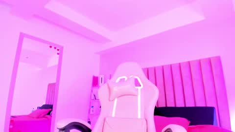 Sussan Nicole  online show from October 2025 12:19:01 PM