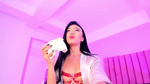 Sussan Nicole  online show from October 2025 01:04:02 PM