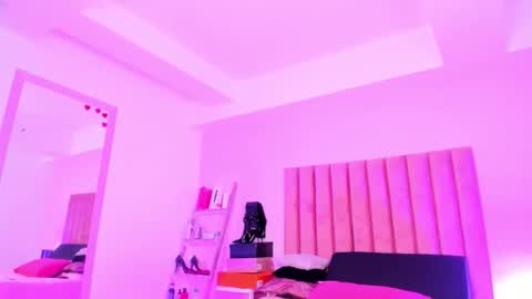 Sussan Nicole  online show from November 2025 12:48:01 PM