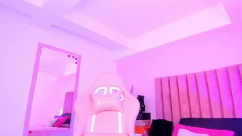 Sussan Nicole  online show from November 2025 12:16:01 PM