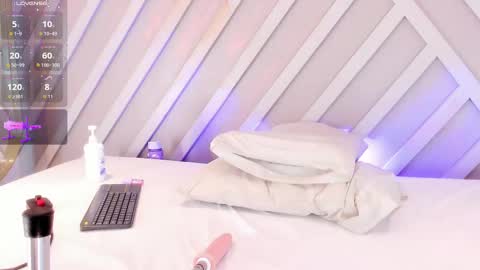 Snapshot of sussy_monroe_ chatting on September 2025 05:02:01 PM Sussy online show from September 2025 05:02:01 PM