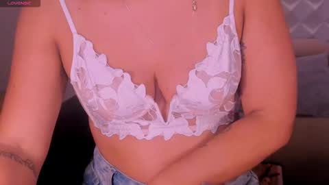 Snapshot of sussybell_ chatting on October 2025 08:32:01 PM Sussy Bell online show from October 2025 08:32:01 PM