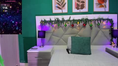 Snapshot of sussyross1 chatting on December 2024 03:52:01 PM Sussy online show from December 2024 03:52:01 PM