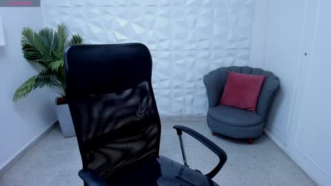 Susy online show from December 2024 11:55:02 AM