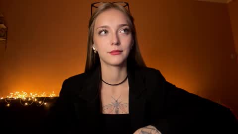 Jessica online show from October 2025 03:32:01 PM