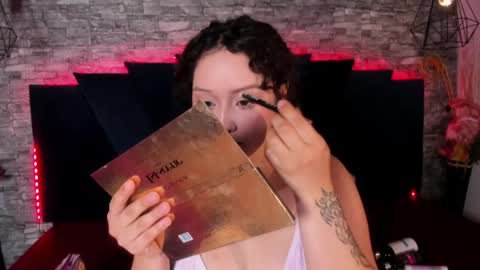 suxan_white online show from April 2026 09:39:33 PM