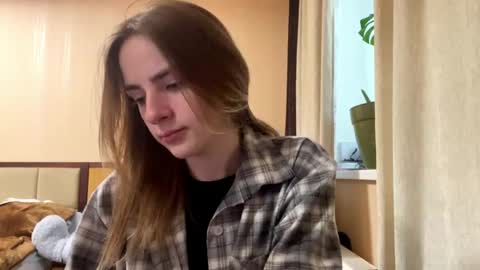 Emila online show from April 2026 07:33:01 AM