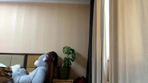 Snapshot of suzannetigerino chatting on April 2026 12:40:02 PM Emila online show from April 2026 12:40:02 PM