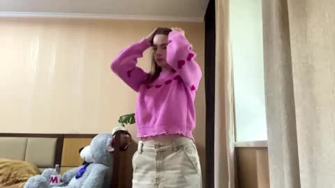 Snapshot of suzannetigerino chatting on May 2026 01:30:02 PM Emila online show from May 2026 01:30:02 PM