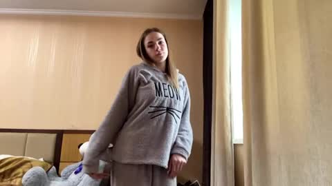 Snapshot of suzannetigerino chatting on May 2026 01:30:02 PM Emila online show from May 2026 01:30:02 PM