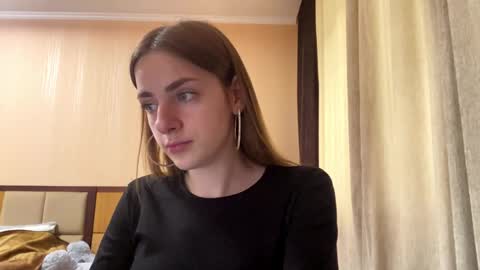 Snapshot of suzannetigerino chatting on June 2026 11:21:01 AM Emila online show from June 2026 11:21:01 AM