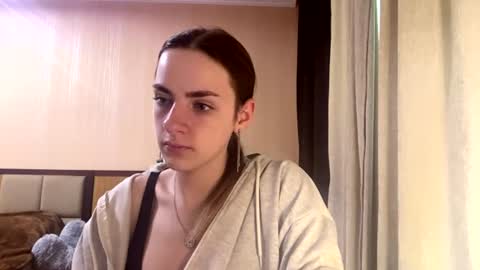 Snapshot of suzannetigerino chatting on June 2026 07:25:01 AM Emila online show from June 2026 07:25:01 AM