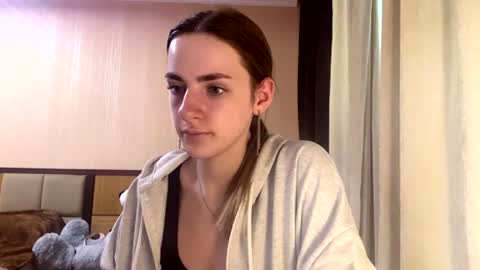 Snapshot of suzannetigerino chatting on June 2026 10:15:01 AM Emila online show from June 2026 10:15:01 AM
