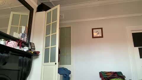 suzie stardust online show from April 2026 04:43:01 AM