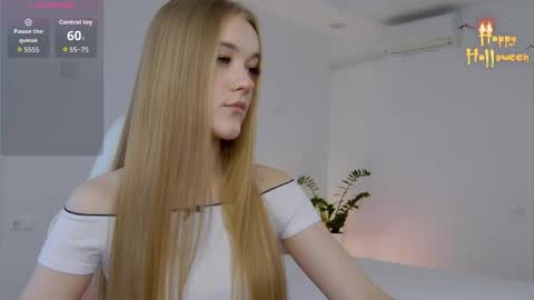 Suzi online show from October 2025 01:12:01 PM