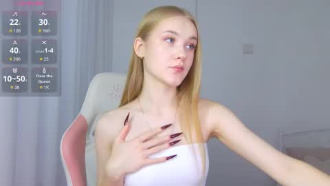 Suzi online show from November 2025 02:28:02 PM