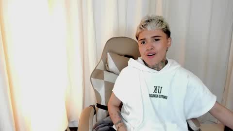 suzu_wolf online show from October 2025 05:04:02 AM