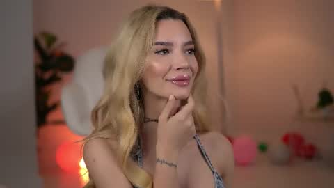 Snapshot of svveetluna chatting on July 2026 03:03:01 AM SweetLuna online show from July 2026 03:03:01 AM