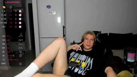 Snapshot of swag_mua chatting on October 2025 07:44:02 PM Swen online show from October 2025 07:44:02 PM