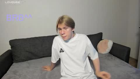 Snapshot of swag_mua chatting on November 2025 06:21:01 PM Swen online show from November 2025 06:21:01 PM