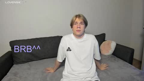 Snapshot of swag_mua chatting on November 2025 06:43:01 PM Swen online show from November 2025 06:43:01 PM