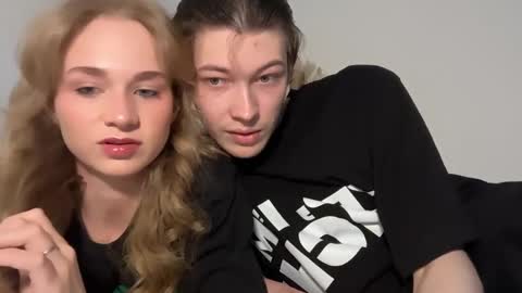 Denis and Mia online show from April 2026 12:23:01 PM