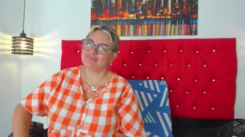 Carolina online show from October 2025 04:39:01 PM