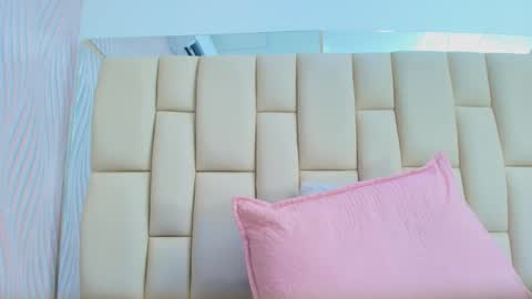 Amye  online show from October 2025 07:09:02 PM