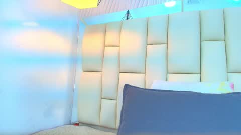 Amye  online show from October 2025 07:11:02 PM