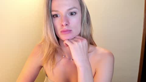 Snapshot of sweet_angel_a chatting on December 2024 12:38:01 AM Ann - your sweet girl online show from December 2024 12:38:01 AM