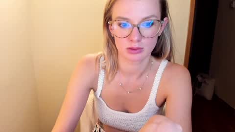 Snapshot of sweet_angel_a chatting on December 2024 09:41:02 PM Ann - your sweet girl online show from December 2024 09:41:02 PM