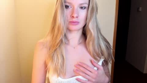 Snapshot of sweet_angel_a chatting on January 2025 10:24:01 PM Ann - your sweet girl online show from January 2025 10:24:01 PM
