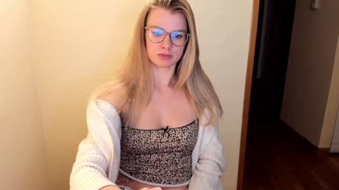 Snapshot of sweet_angel_a chatting on January 2025 11:45:02 PM Ann - your sweet girl online show from January 2025 11:45:02 PM