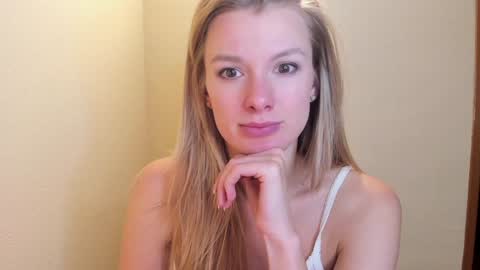 Snapshot of sweet_angel_a chatting on January 2025 10:06:01 PM Ann - your sweet girl online show from January 2025 10:06:01 PM